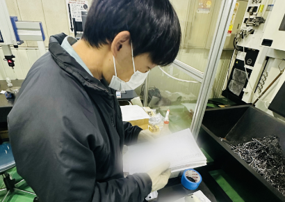 お昼休み終了午後の業務に入ります。